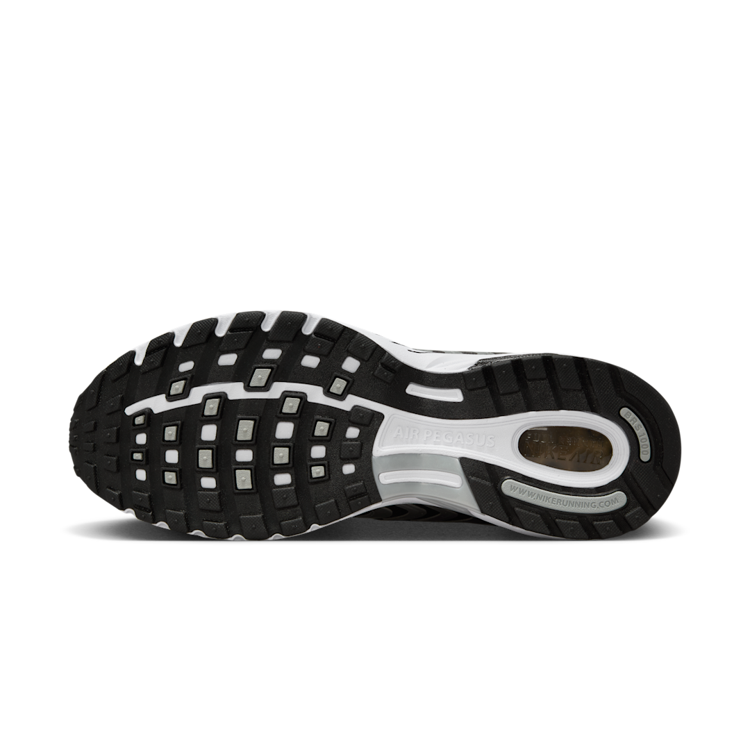 Overkicks - Nike Air Peg 2K5 Metallic Silver White Black (HQ3031-002) - detalle suela