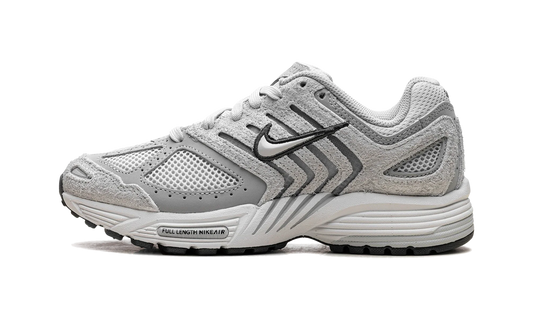 Overkicks - Nike Air Peg 2K5 Pure Platinum (Womens) (HJ5271-001) - vista lateral