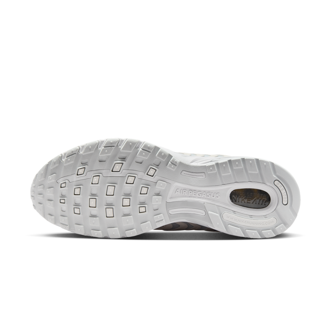 Overkicks - Nike Air Peg 2K5 SE Platinum Tint Metallic (IB2983-001) - detalle suela