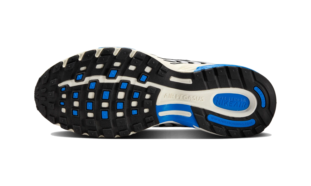 Overkicks - Nike Air Peg 2K5 White Black Photo Blue (IB3971-100) - par completo