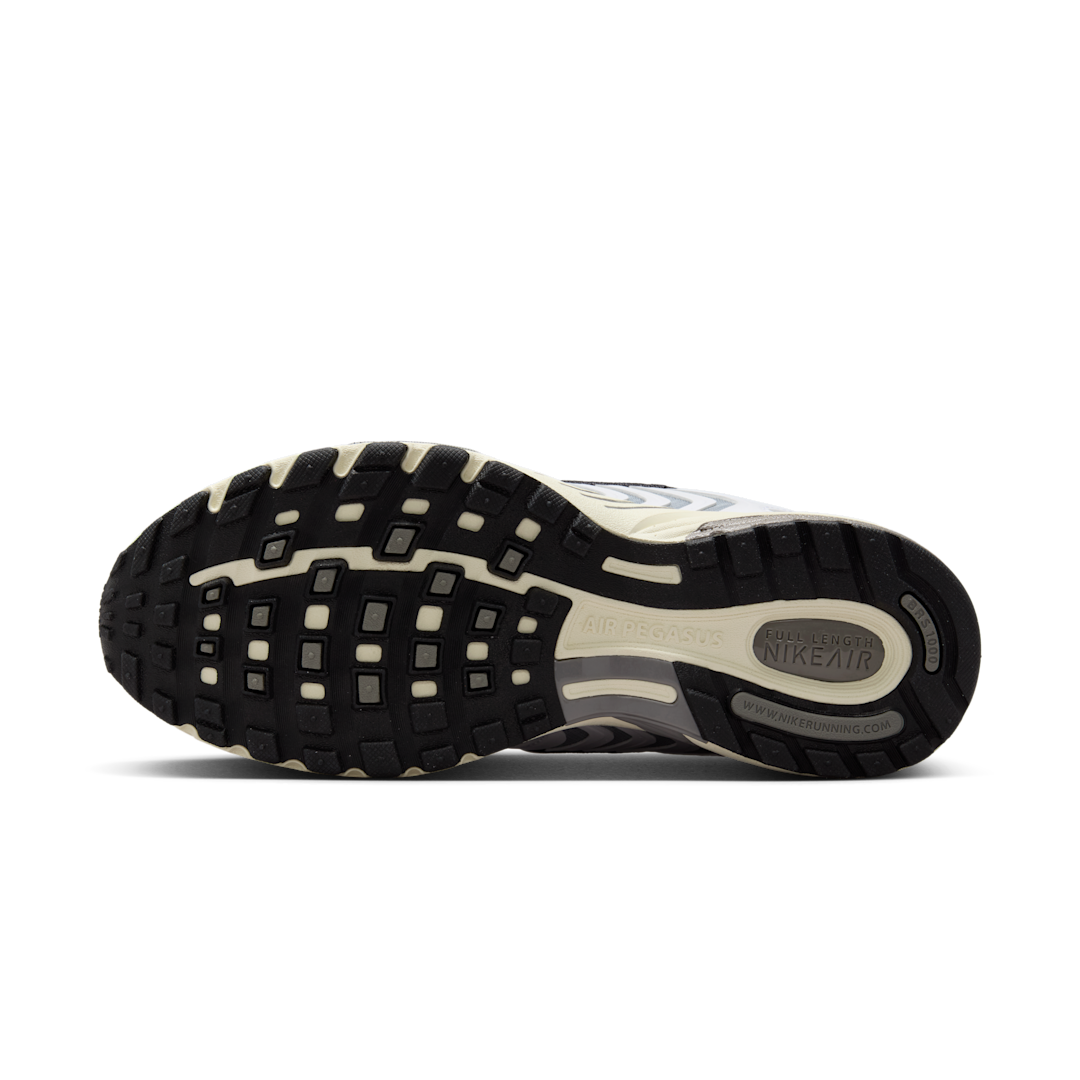 Overkicks - Nike Air Peg 2K5 White Coconut Milk Black Metallic Silver (Womens) (HQ1675-100) - detalle suela