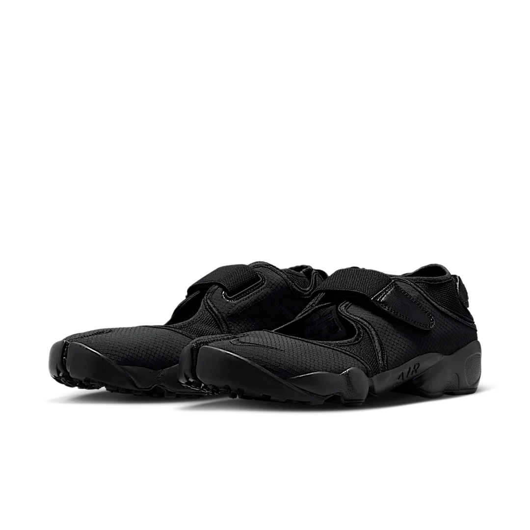 Overkicks - Nike Air Rift Breathe Triple Black (Womens) (DN1338-004) - vista trasera
