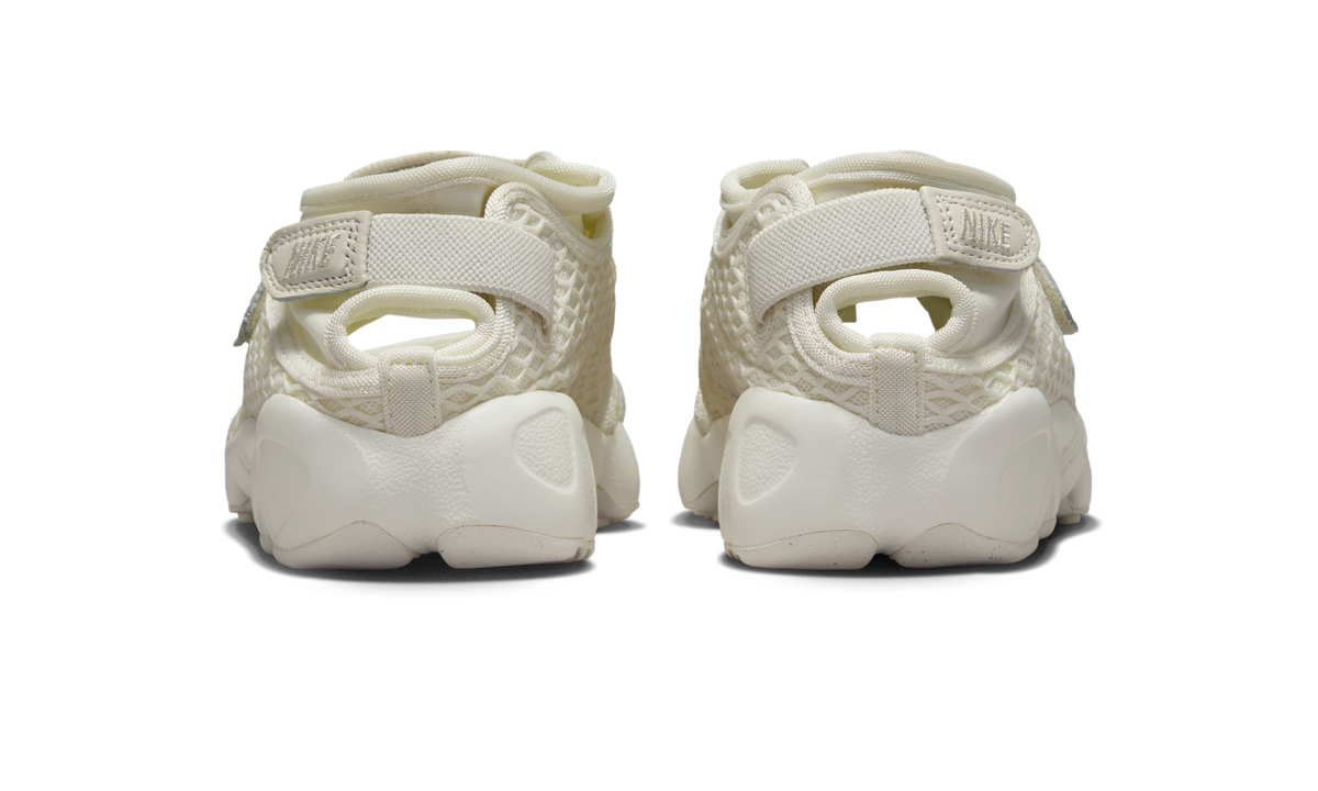 Overkicks - Nike Air Rift Sail (Womens) (HM8288-101) - detalle talon