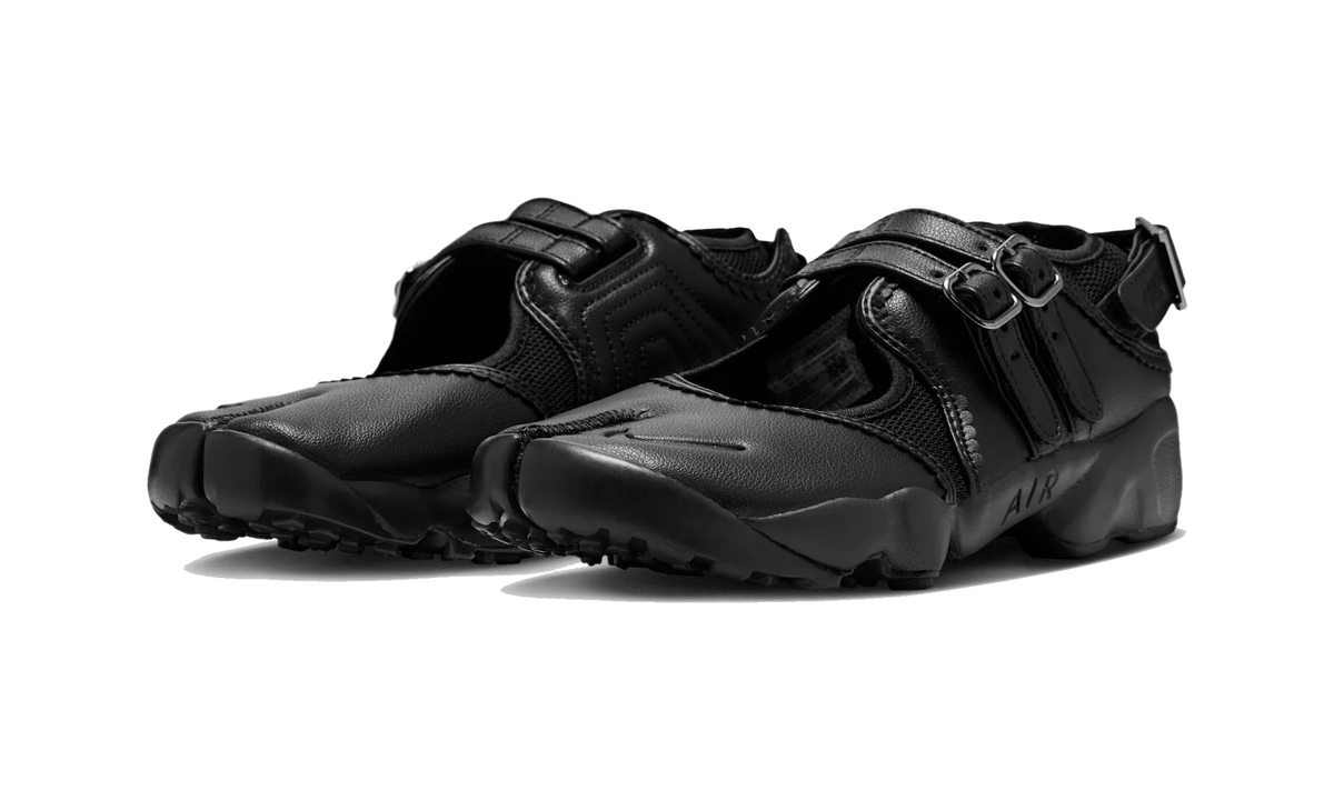 Overkicks - Nike Air Rift Triple Black Buckle Strap (Womens) (IB8881-001) - vista trasera