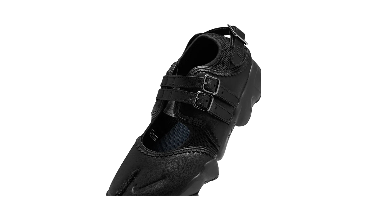 Overkicks - Nike Air Rift Triple Black Buckle Strap (Womens) (IB8881-001) - detalle lateral interior