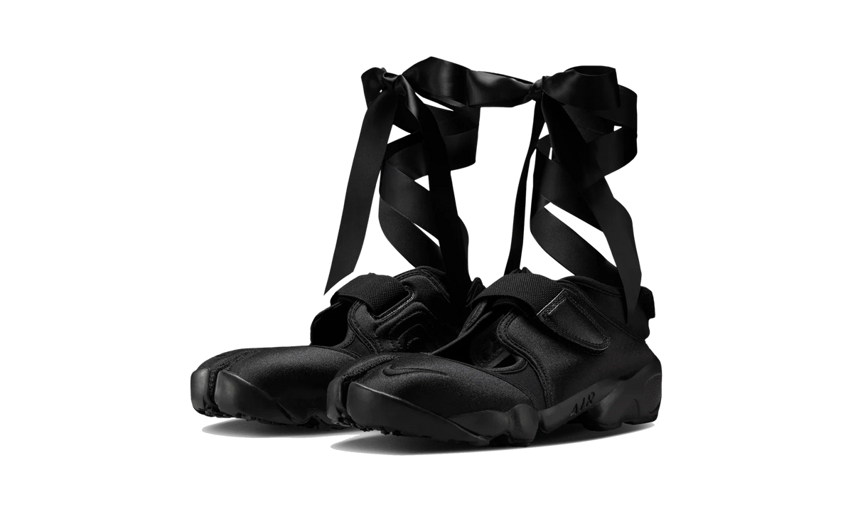 Overkicks - Nike Air Rift Triple Black Satin (Womens) (IH1990-010) - vista trasera