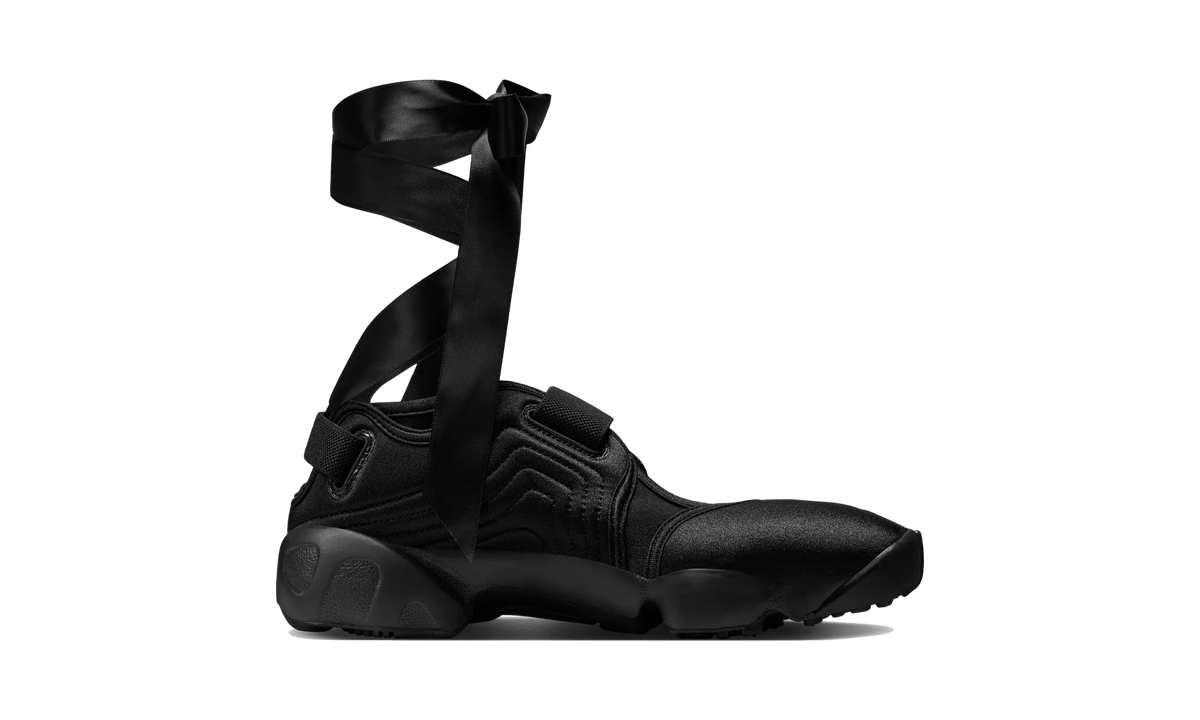 Overkicks - Nike Air Rift Triple Black Satin (Womens) (IH1990-010) - detalle suela