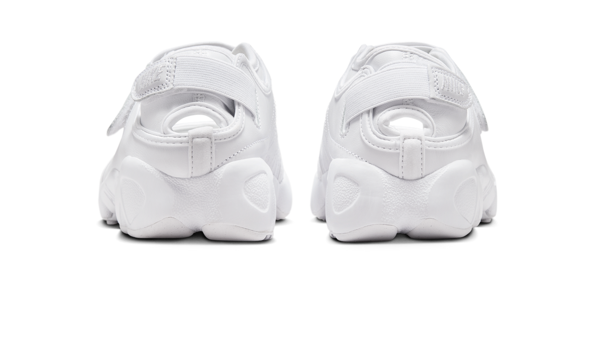 Overkicks - Nike Air Rift White (Womens) (HM5737-100) - detalle talon