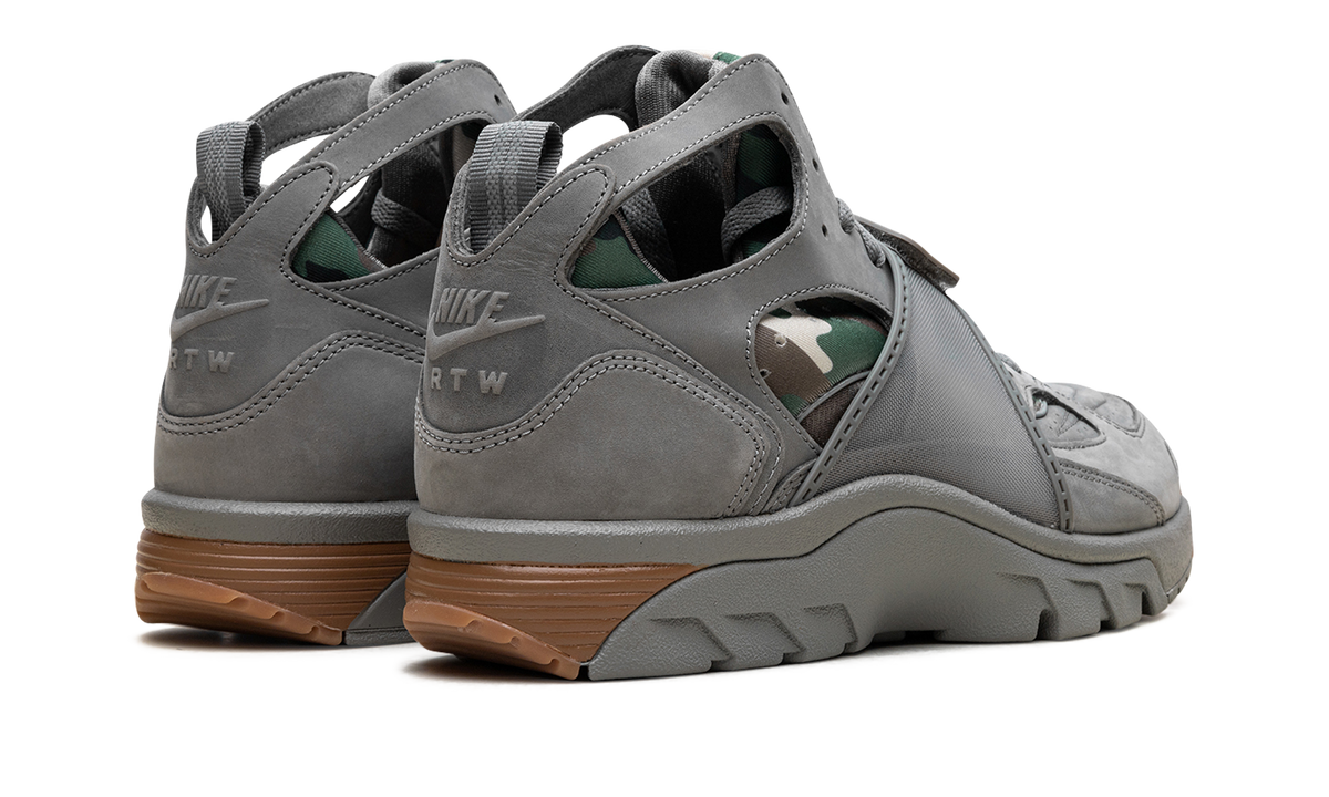 Overkicks - Nike Air Trainer Huarache Corteiz Gully Grey (FQ8793-001) - par completo