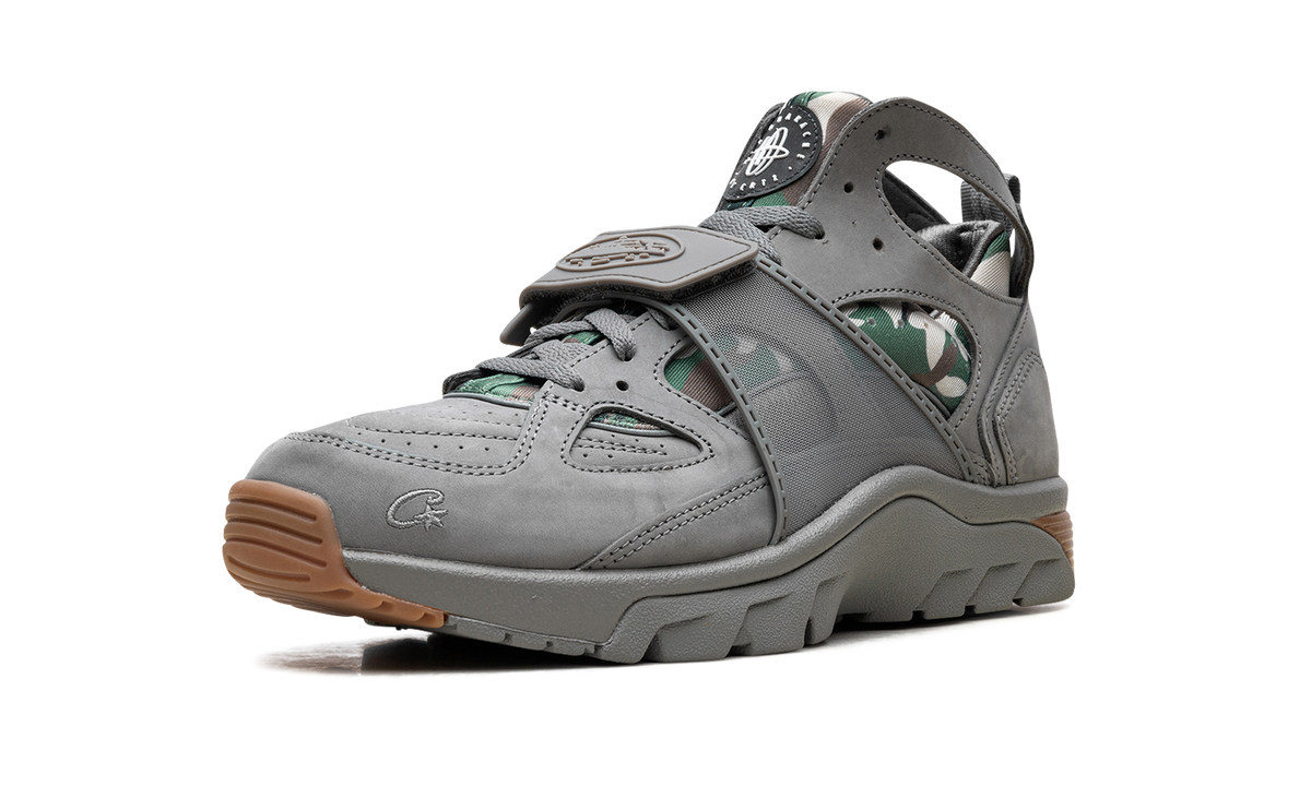 Overkicks - Nike Air Trainer Huarache Corteiz Gully Grey (FQ8793-001) - detalle suela