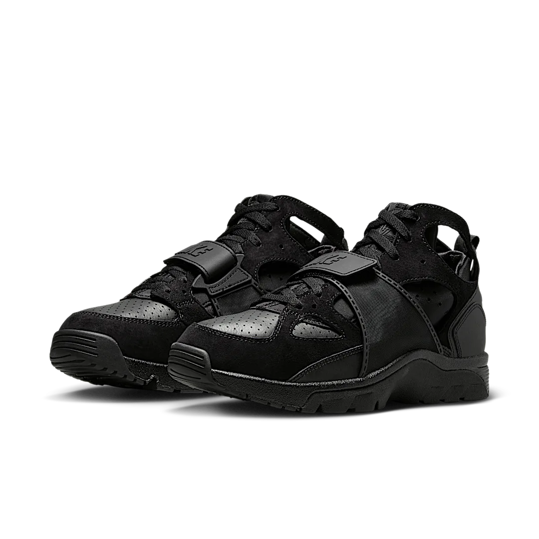 Overkicks - Nike Air Trainer Huarache Triple Black (IB0497-002) - vista trasera
