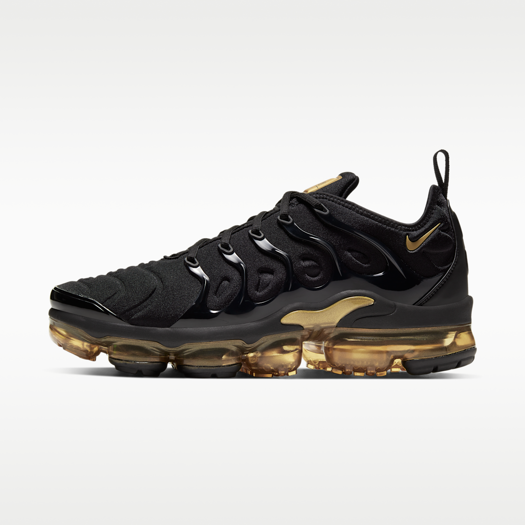 Overkicks - Nike Air VaporMax Plus Black Metallic Gold (CW7299-001) - vista lateral