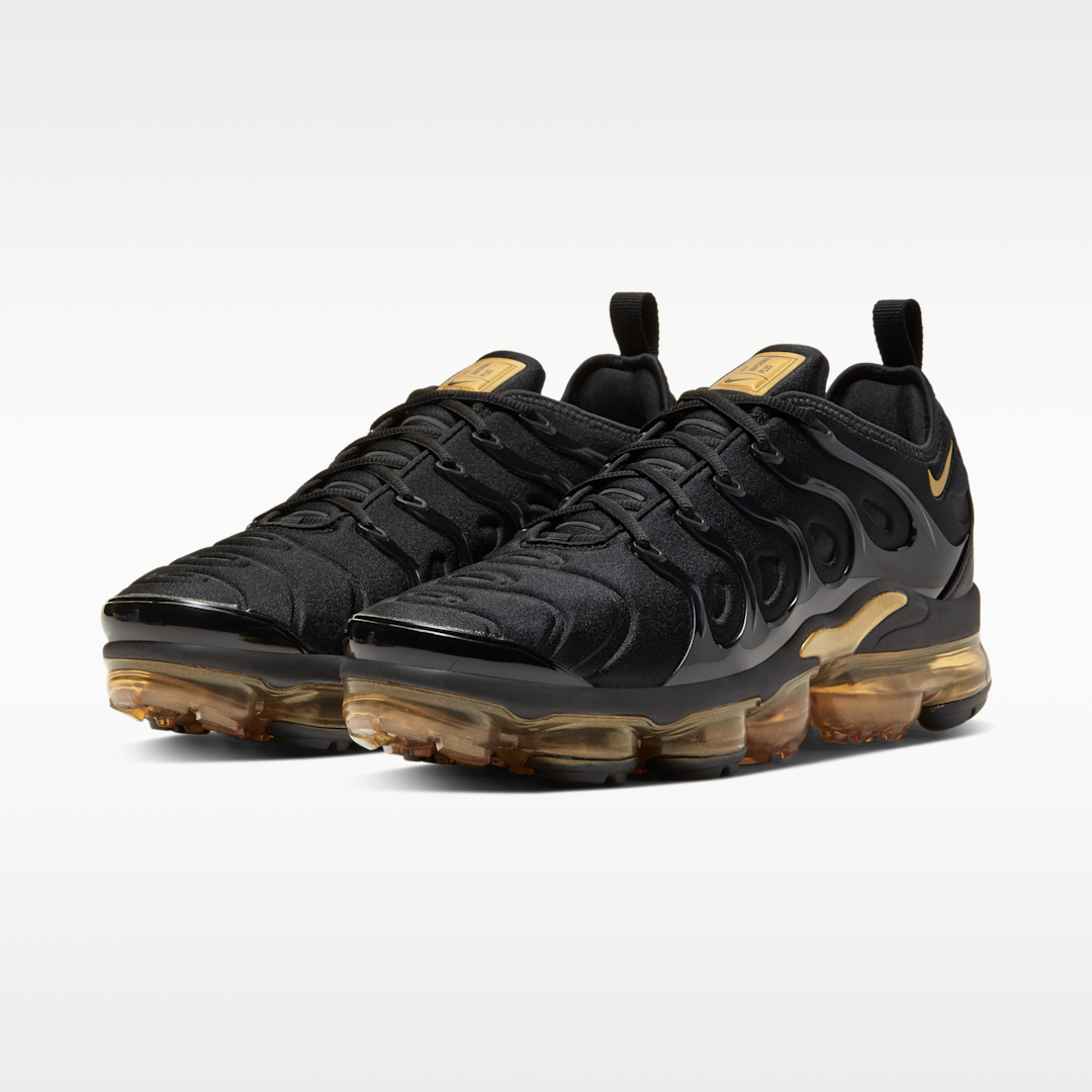 Overkicks - Nike Air VaporMax Plus Black Metallic Gold (CW7299-001) - vista trasera