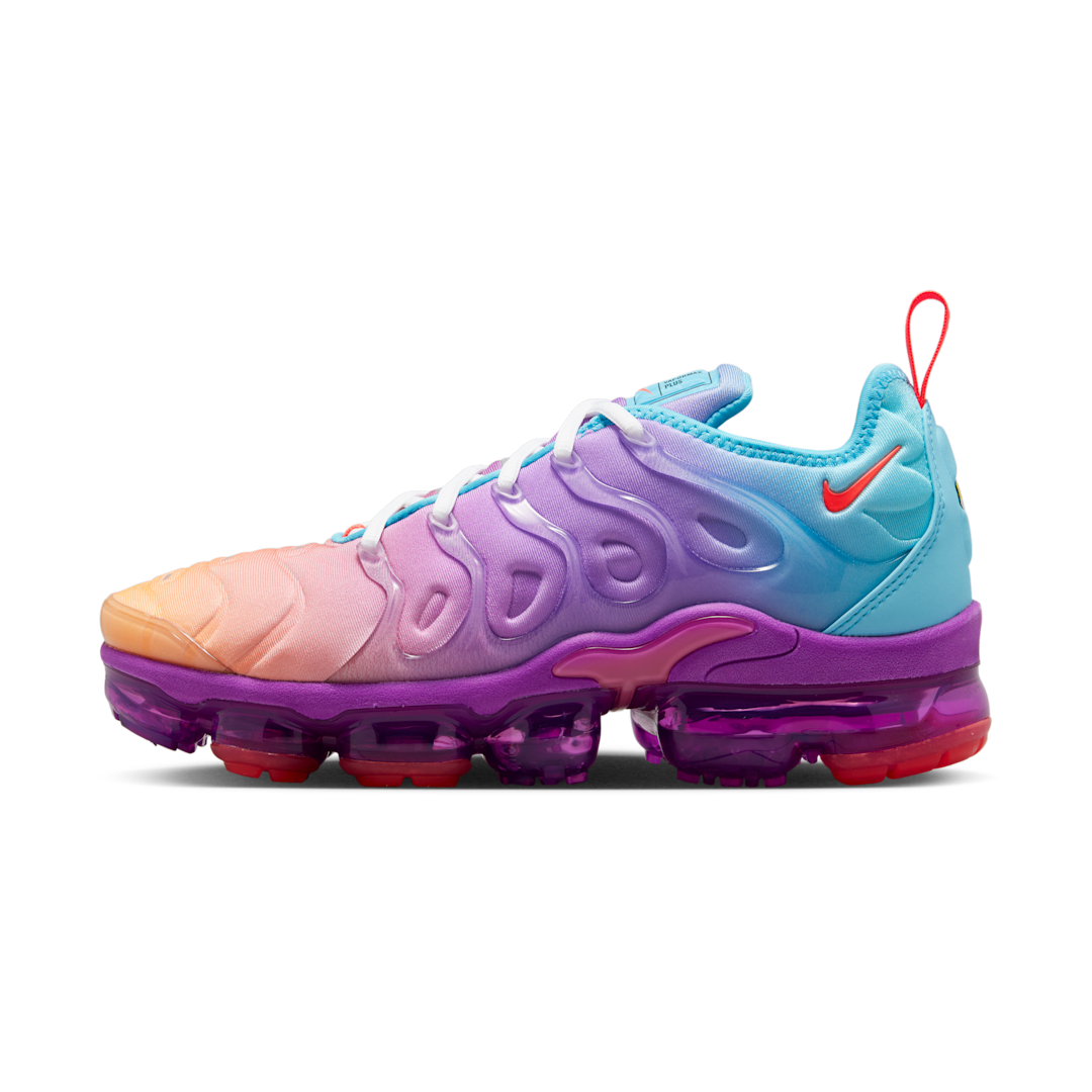 Overkicks - Nike Air VaporMax Plus Fuchsia Dream Bright Crimson Gradient (Womens) (FD0823-500) - vista lateral