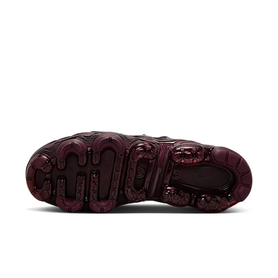 Overkicks - Nike Air VaporMax Plus Night Maroon (FN6850-681) - detalle suela