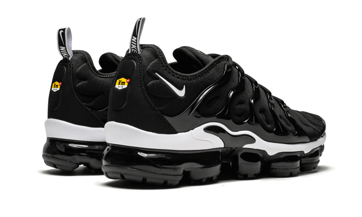 Overkicks - Nike Air VaporMax Plus Overbranding Black (924453-011) - par completo