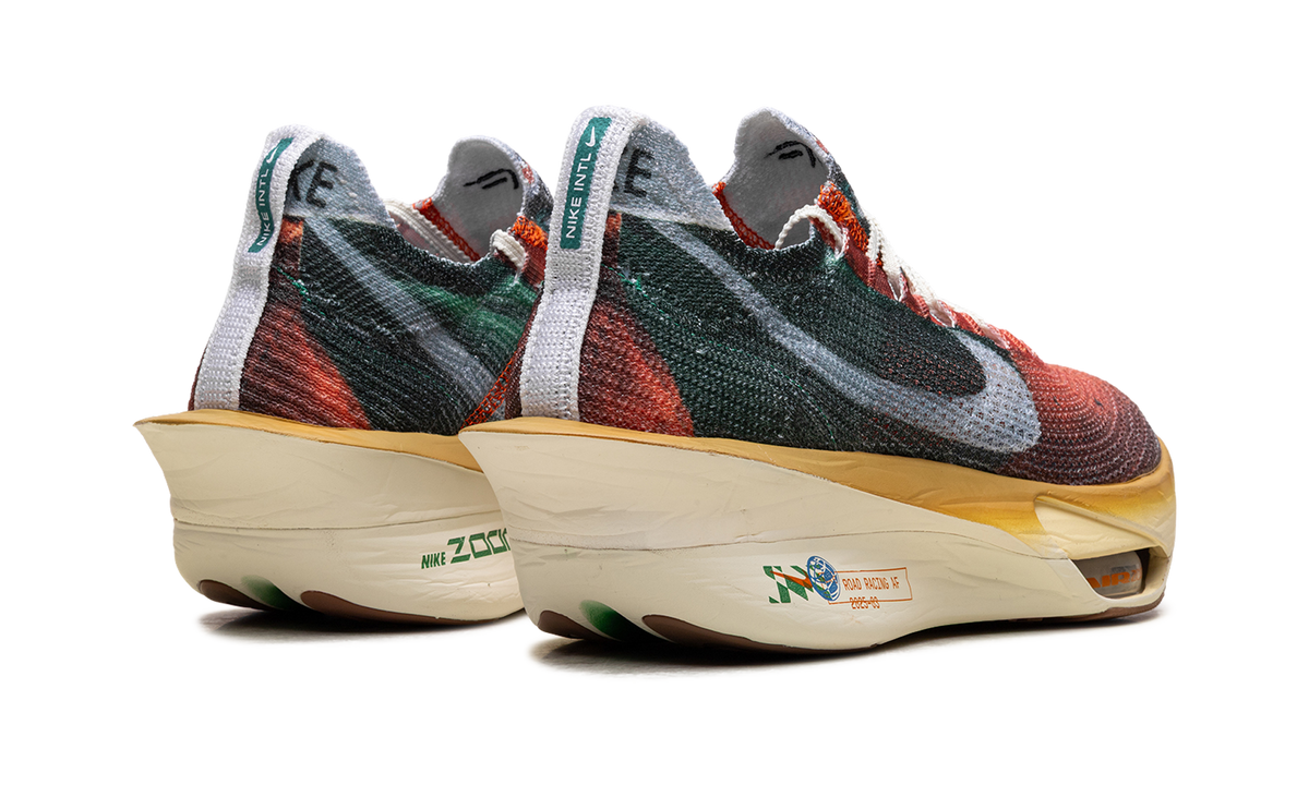 Overkicks - Nike Air Zoom Alphafly Next% 3 International Running Pack The Sting (IH3575-999) - par completo