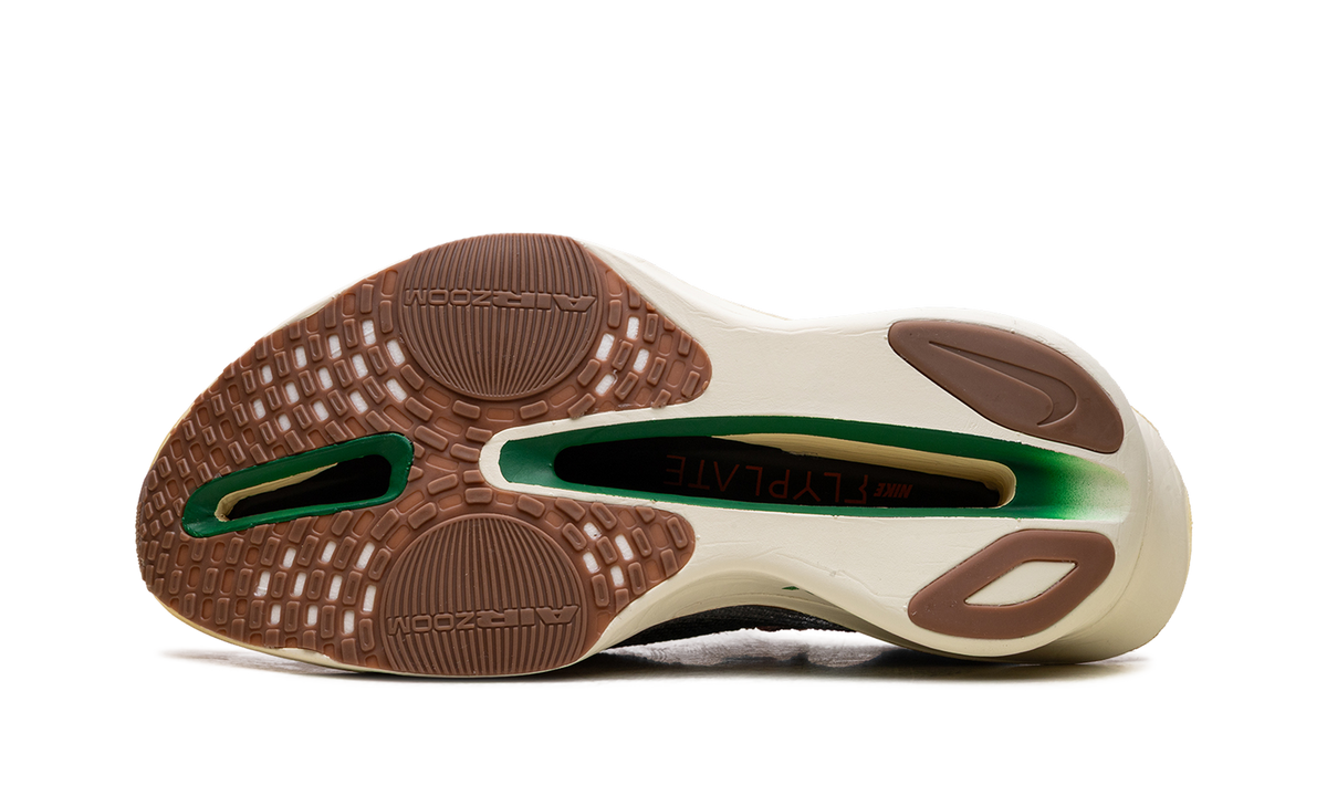 Overkicks - Nike Air Zoom Alphafly Next% 3 International Running Pack The Sting (IH3575-999) - vista superior