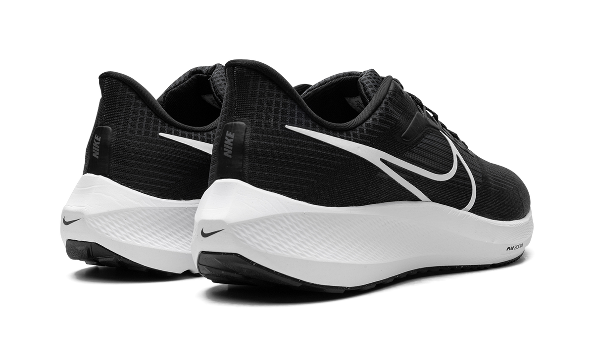 Overkicks - Nike Air Zoom Pegasus 39 Black White (DH4071-001) - vista trasera