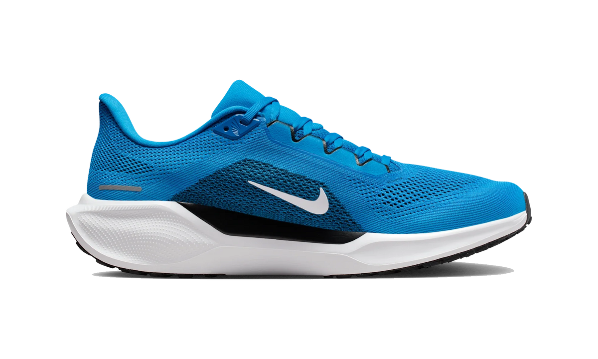 Overkicks - Nike Air Zoom Pegasus 41 Carolina Panthers (2025) (IB3211-400) - detalle suela