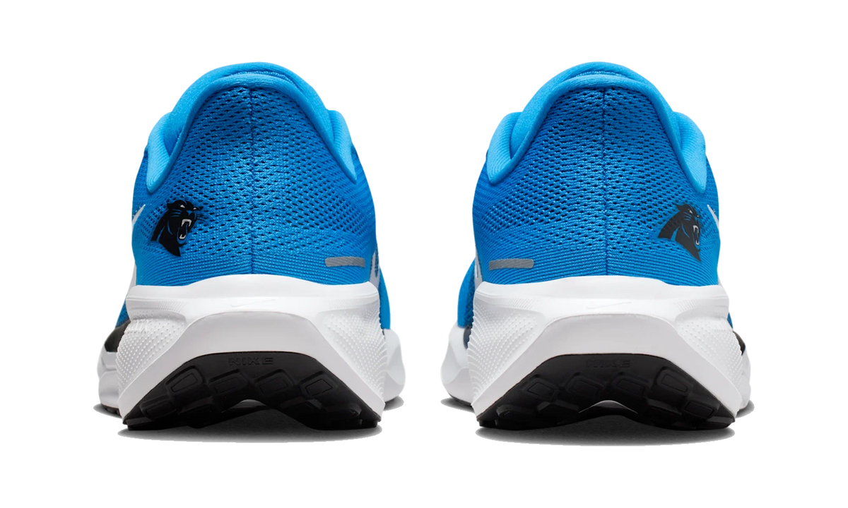Overkicks - Nike Air Zoom Pegasus 41 Carolina Panthers (2025) (IB3211-400) - detalle talon