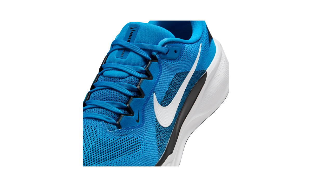 Overkicks - Nike Air Zoom Pegasus 41 Carolina Panthers (2025) (IB3211-400) - detalle lateral interior
