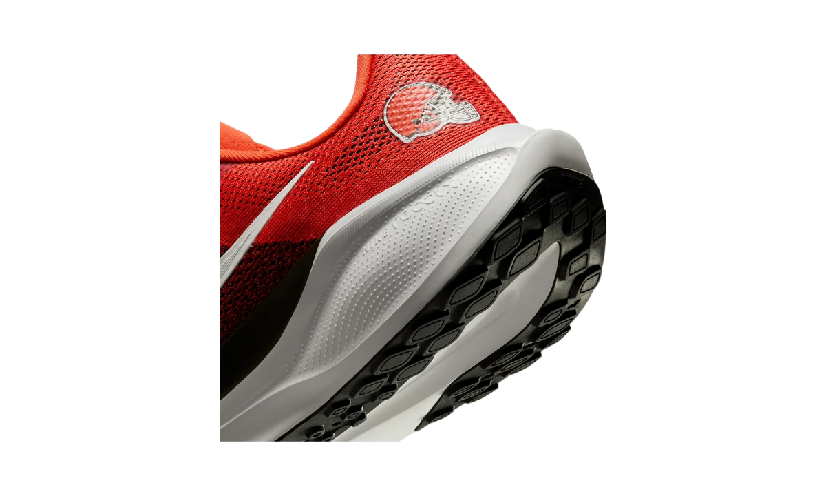 Overkicks - Nike Air Zoom Pegasus 41 Cleveland Browns (2025) (IB3202-800) - detalle