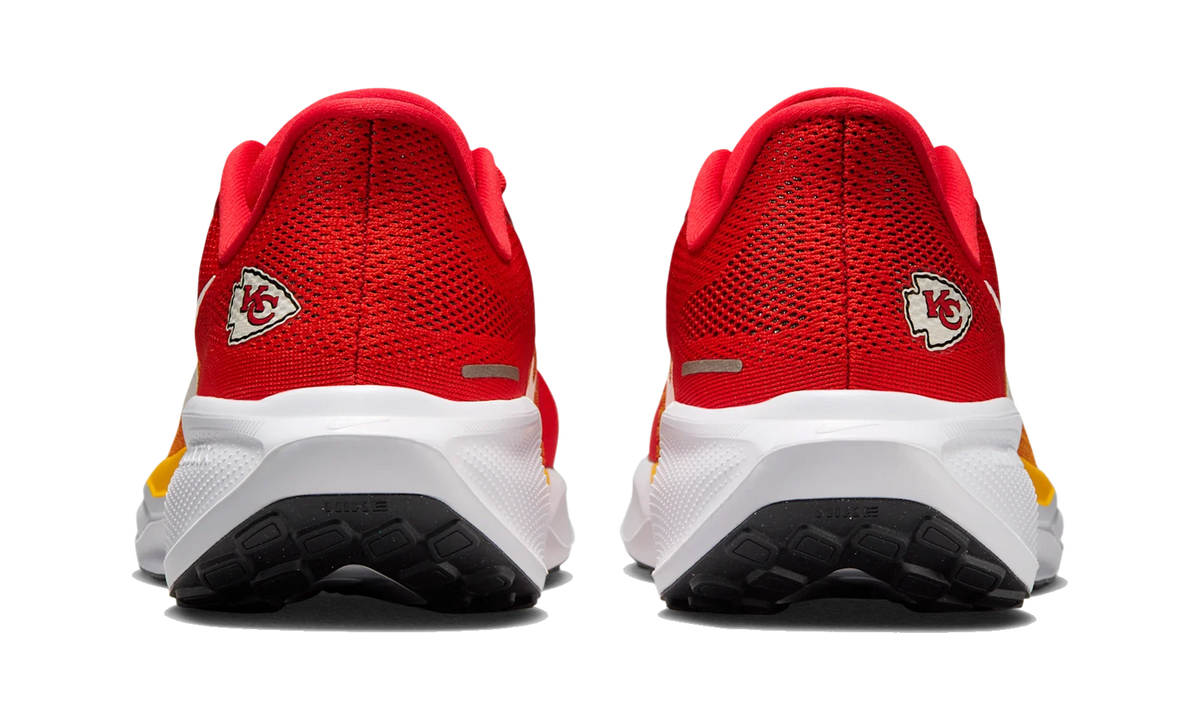 Overkicks - Nike Air Zoom Pegasus 41 Kansas City Chiefs (2025) (IB3209-600) - detalle talon