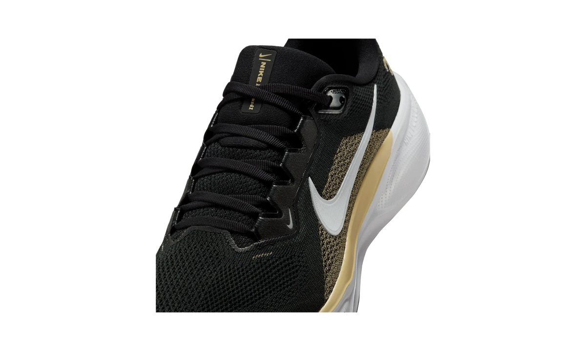 Overkicks - Nike Air Zoom Pegasus 41 New Orleans Saints (2025) (IB3212-001) - detalle lateral interior
