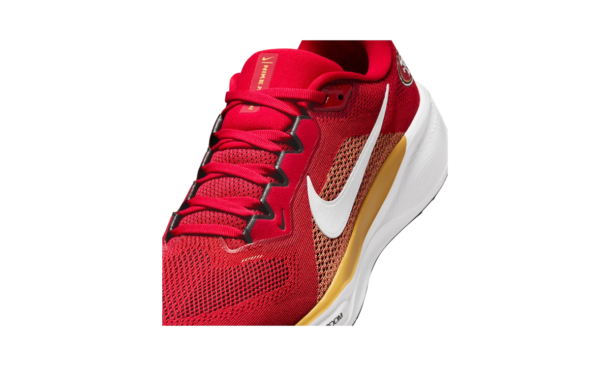 Overkicks - Nike Air Zoom Pegasus 41 San Francisco 49ers (2025) (IB3186-600) - detalle lateral interior
