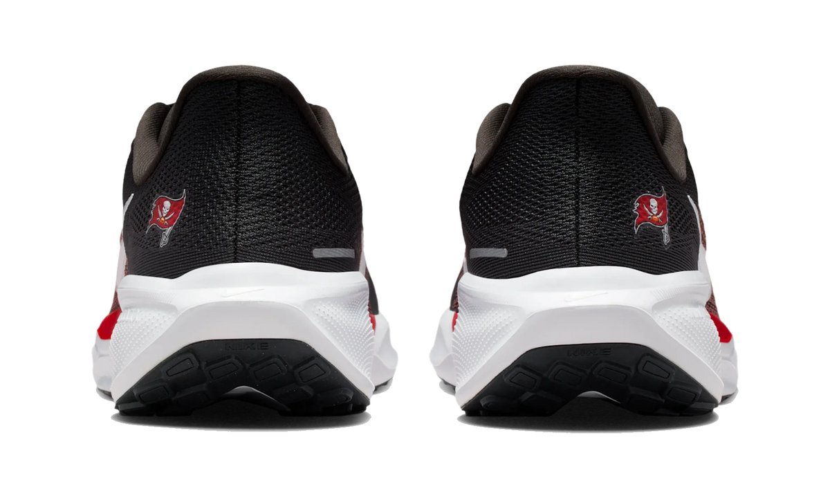 Overkicks - Nike Air Zoom Pegasus 41 Tampa Bay Buccaneers (2025) (IB3198-200) - detalle talon