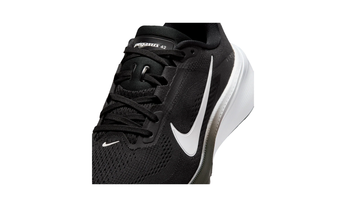 Overkicks - Nike Air Zoom Pegasus 42 Black White (Womens) (IB1881-001) - detalle lateral interior