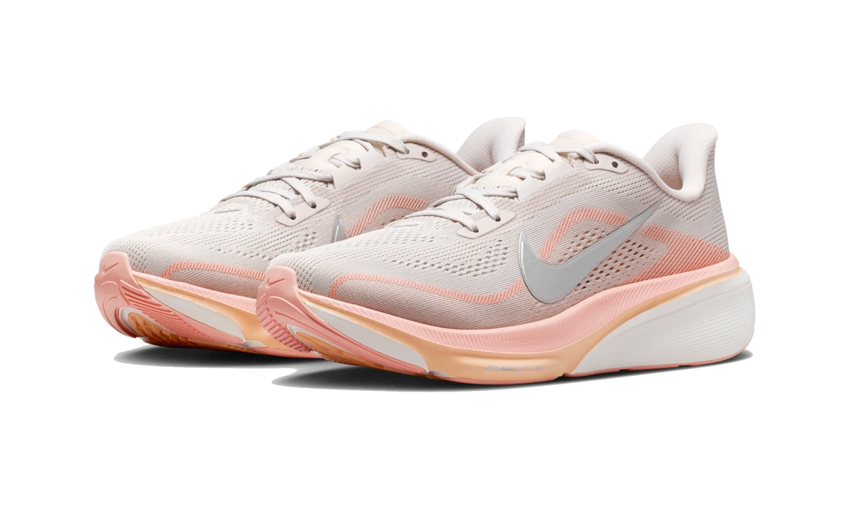 Overkicks - Nike Air Zoom Pegasus 42 Light Bone Arctic Orange (Womens) (IB1881-002) - vista trasera