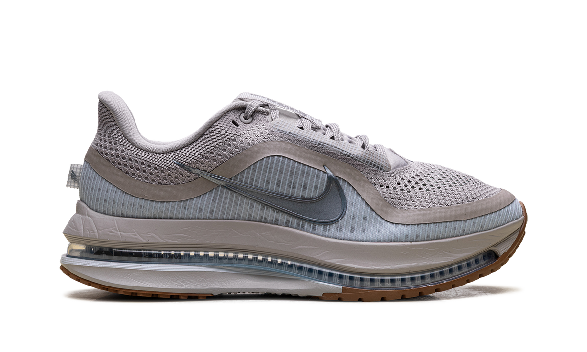 Overkicks - Nike Air Zoom Pegasus Premium College Grey Gum (HQ2592-010) - detalle talon