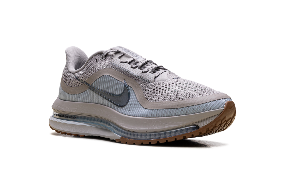 Overkicks - Nike Air Zoom Pegasus Premium College Grey Gum (HQ2592-010) - detalle lateral interior