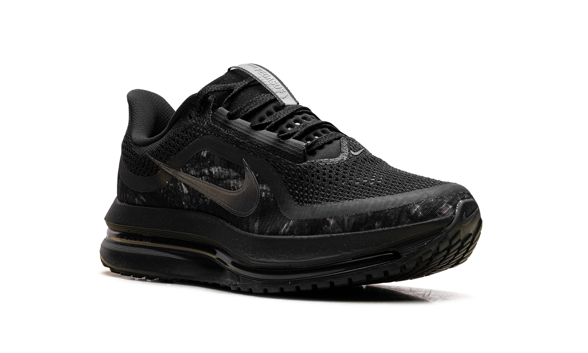 Overkicks - Nike Air Zoom Pegasus Premium Realtree Camo Off Noir (IF9630-001) - detalle lateral interior