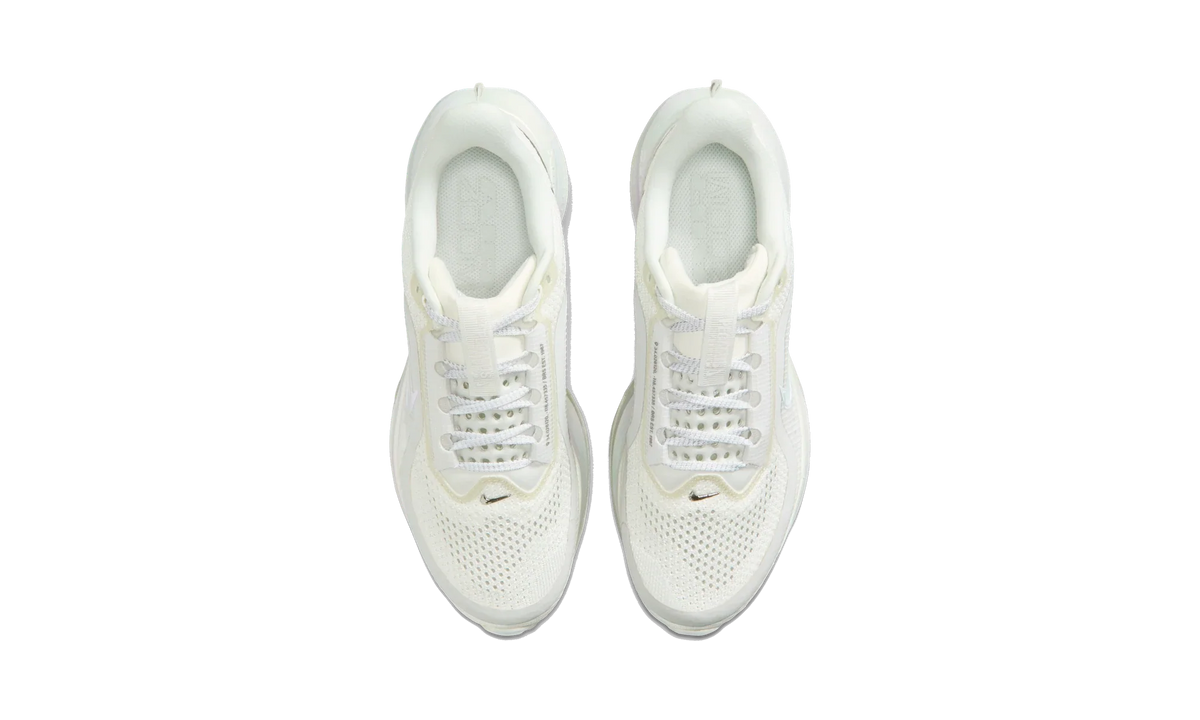 Overkicks - Nike Air Zoom Pegasus Premium Summit White Iridescent (Womens) (IO9918-100) - vista superior