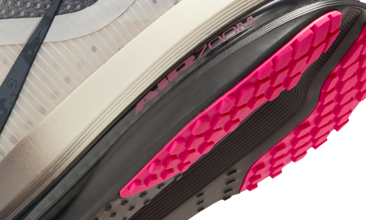 Overkicks - Nike Air Zoom Pegasus Premium Year of the Horse (IQ1130-001) - detalle