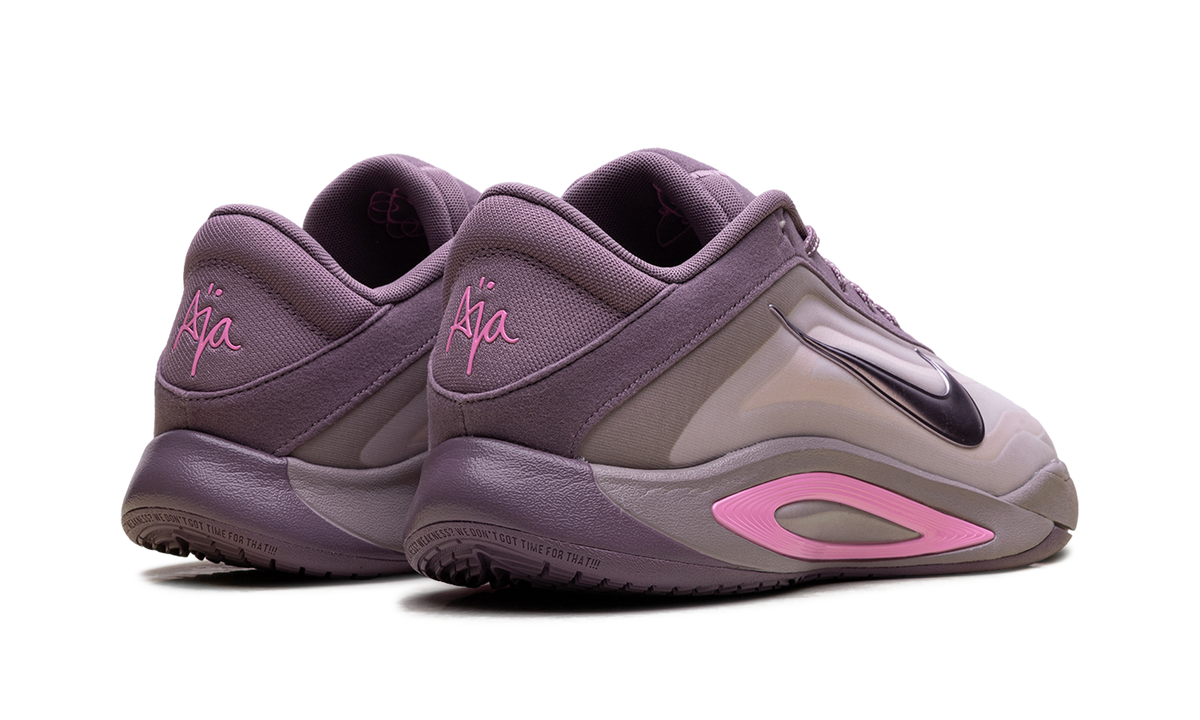Overkicks - Nike Aja Wilson AOne Dog Mom (Womens) (FZ8605-501) - par completo