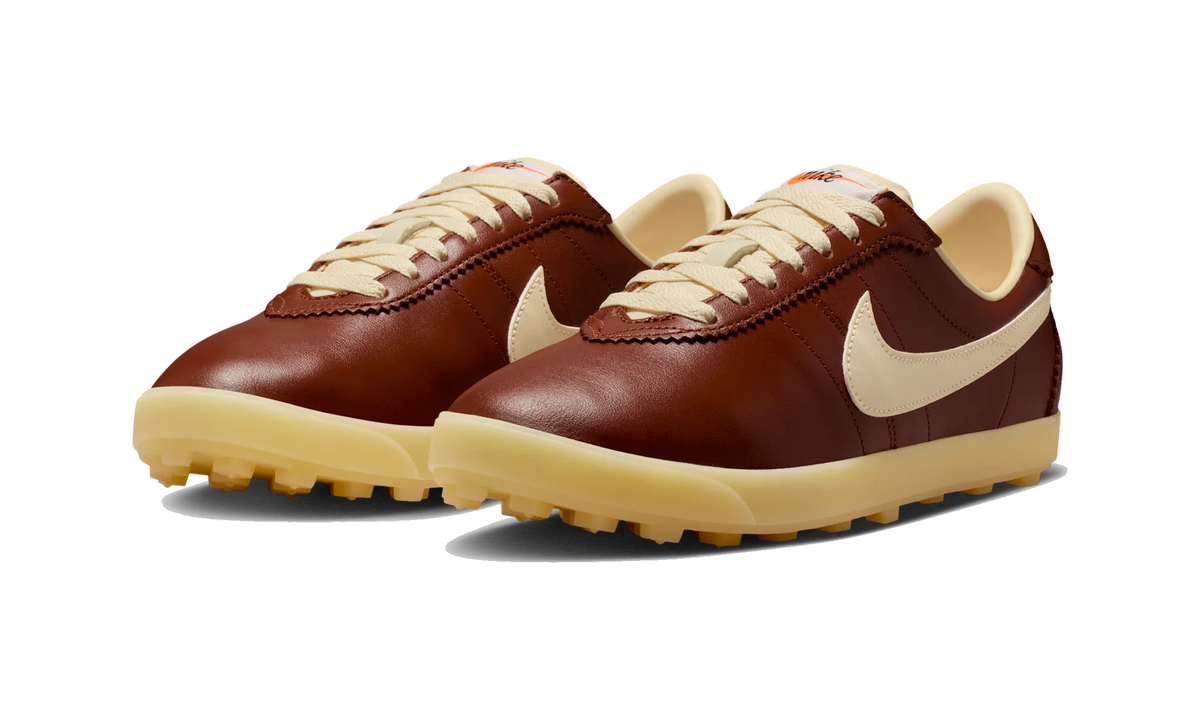 Overkicks - Nike Astro Grabber Cinnamon Muslin (Womens) (II1259-200) - vista trasera