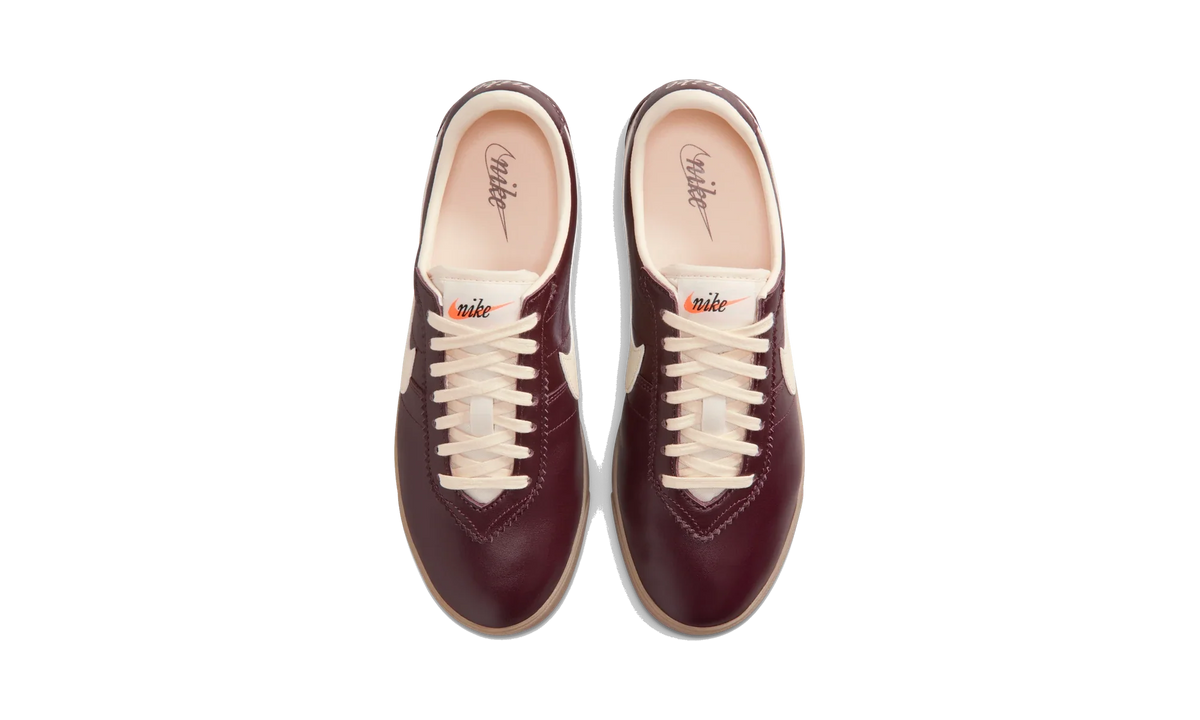 Overkicks - Nike Astro Grabber Leather Burgundy Crush Gum (Womens) (II1259-600) - vista superior