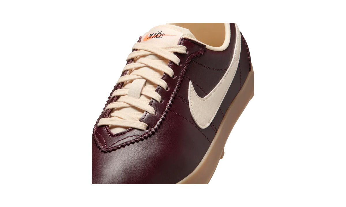 Overkicks - Nike Astro Grabber Leather Burgundy Crush Gum (Womens) (II1259-600) - detalle lateral interior