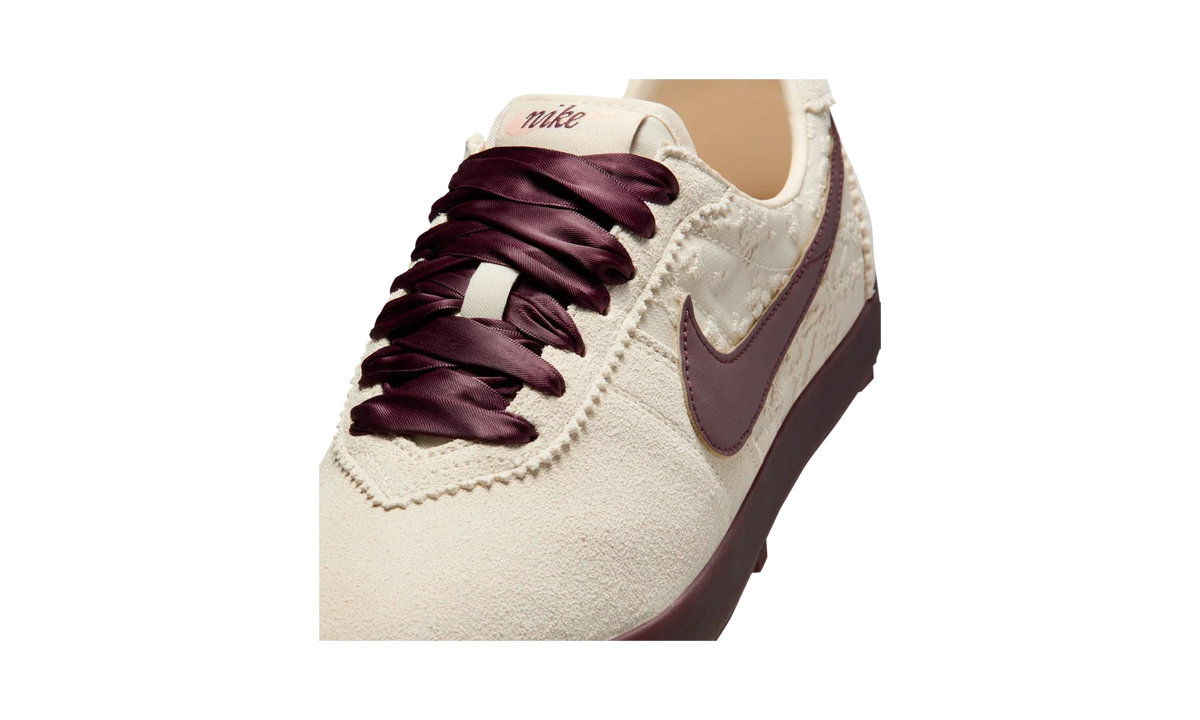 Overkicks - Nike Astro Grabber Leather SE Light Cream Burgundy Crush (Womens) (IQ3367-299) - detalle lateral interior