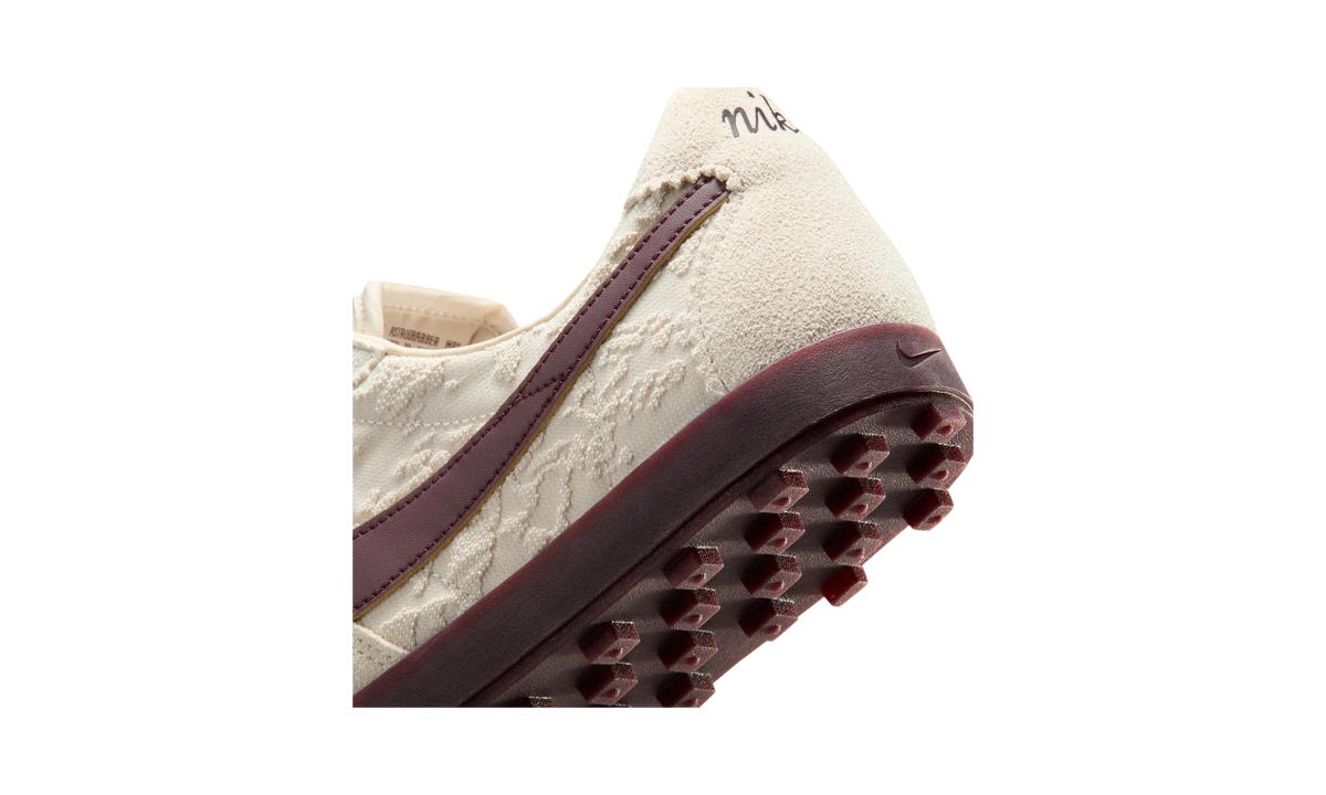 Overkicks - Nike Astro Grabber Leather SE Light Cream Burgundy Crush (Womens) (IQ3367-299) - detalle