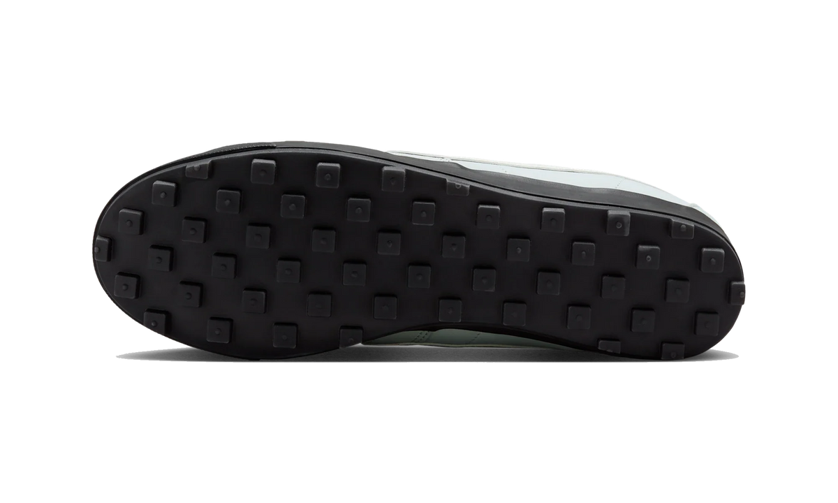 Overkicks - Nike Astro Grabber QS Light Silver (IH2341-001) - par completo