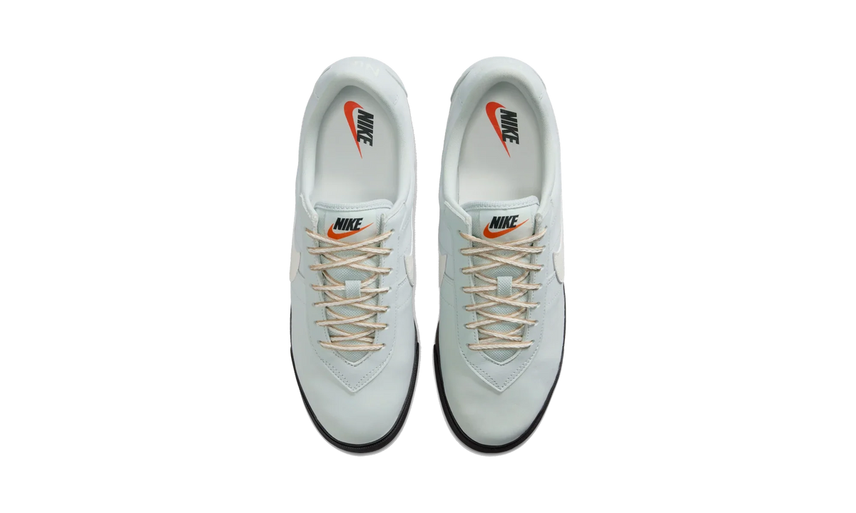 Overkicks - Nike Astro Grabber QS Light Silver (IH2341-001) - vista superior