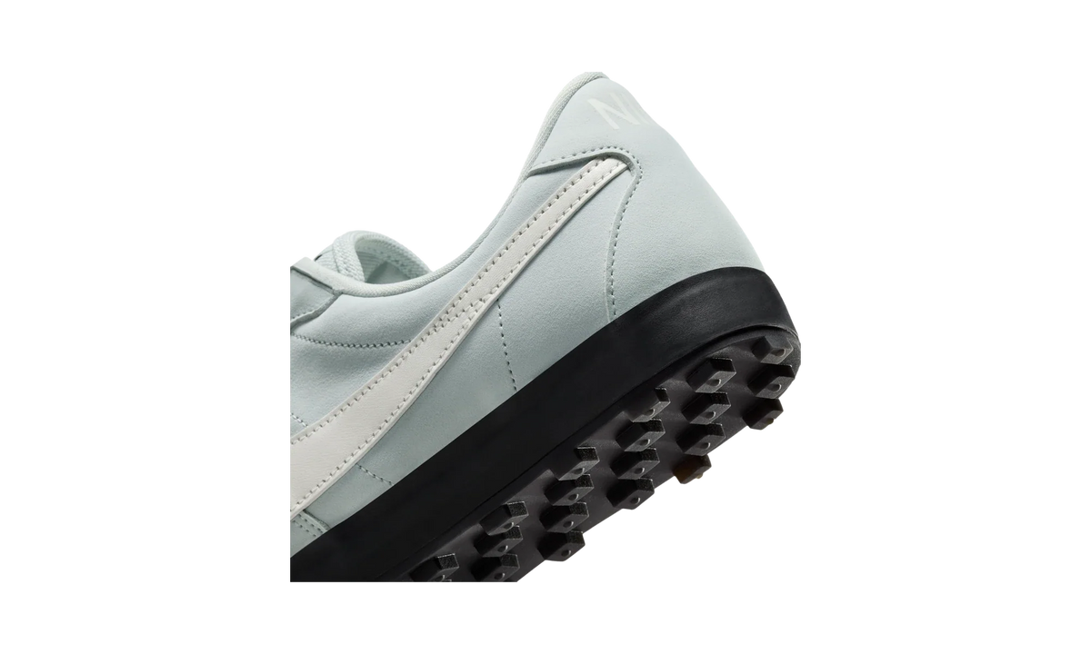 Overkicks - Nike Astro Grabber QS Light Silver (IH2341-001) - detalle
