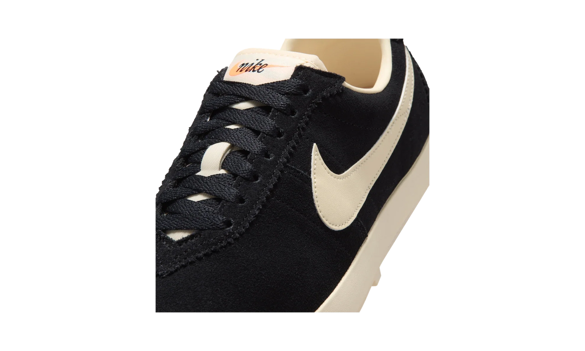 Overkicks - Nike Astrograbber Suede Black Muslin (Womens) (IQ7611-001) - detalle lateral interior