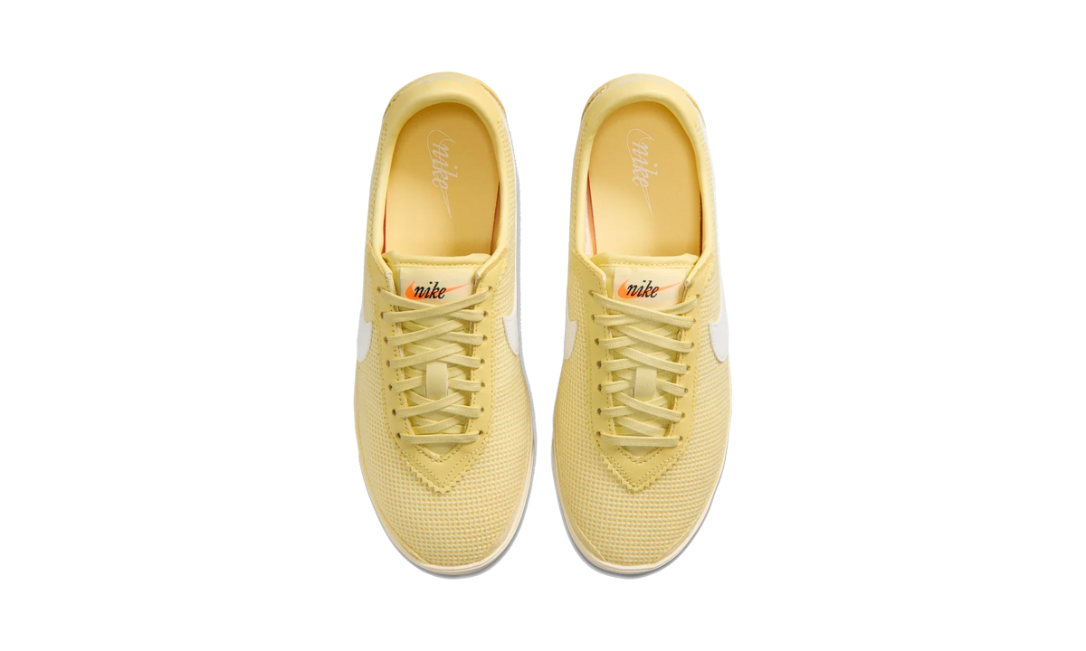Overkicks - Nike Astrograbber Textile Soft Yellow Sail (Womens) (II1248-700) - vista superior