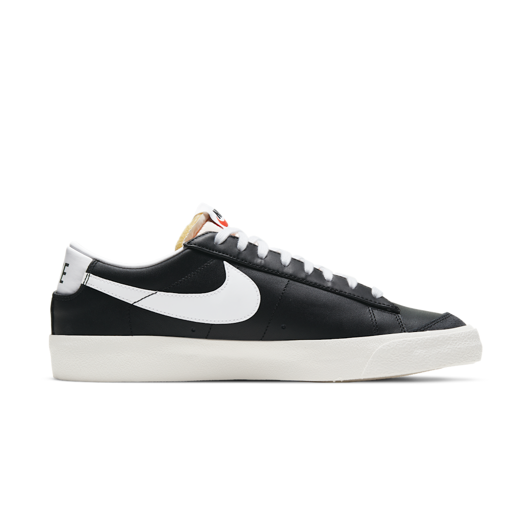 Overkicks - Nike Blazer Low 77 Black White (DA6364-001) - par completo